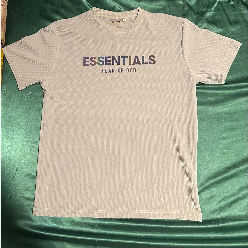 Large essentials Fear Of God Tee
Logo is iridescent